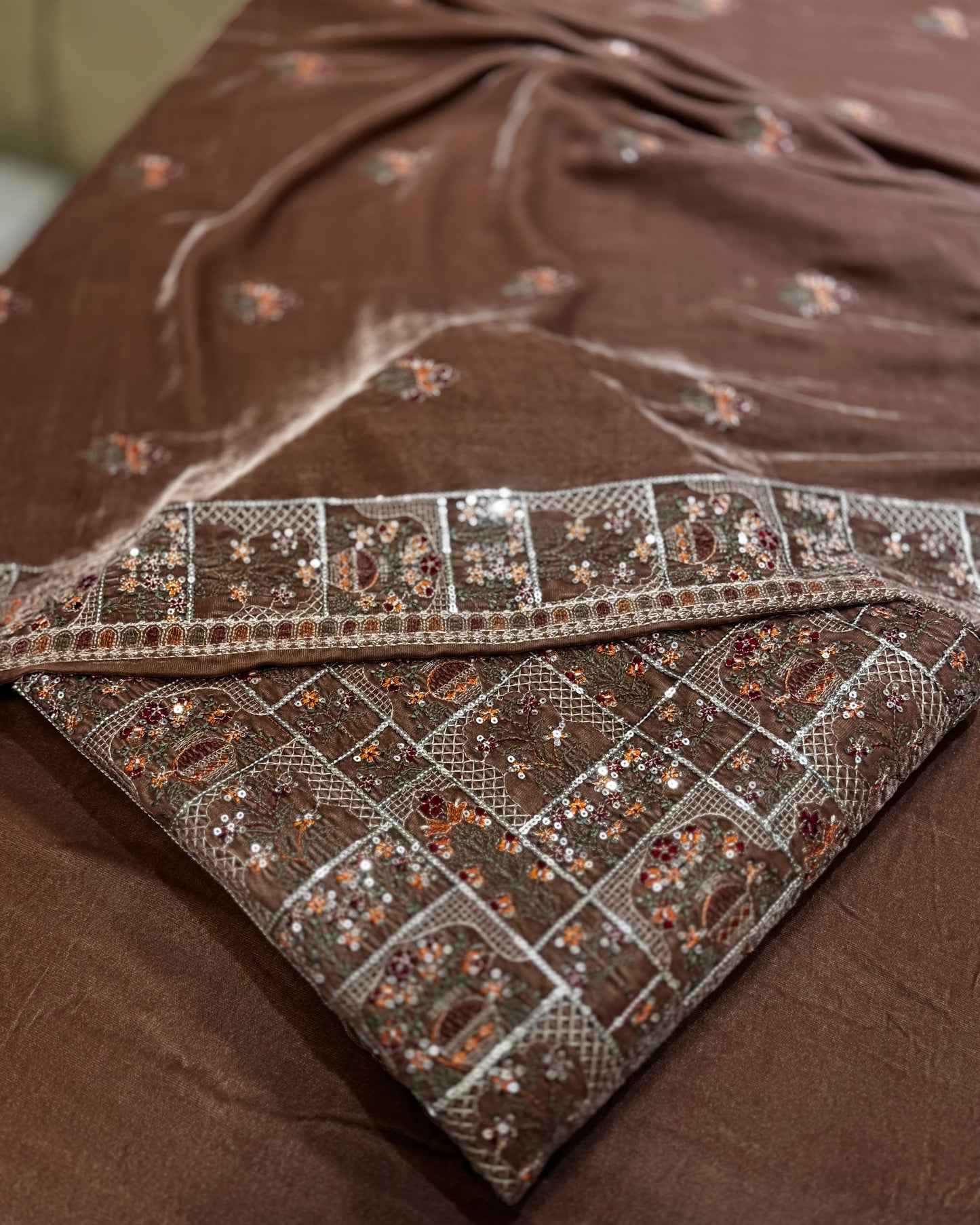 VELVET | Multi Light BRZ Gulaab