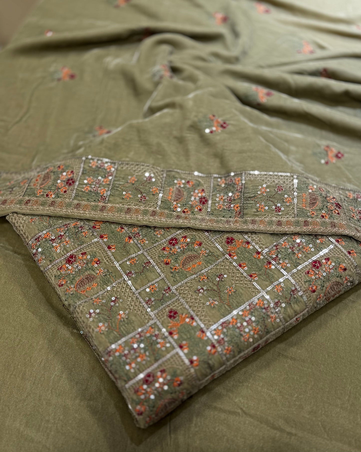 VELVET | Multi Light BRZ Gulaab