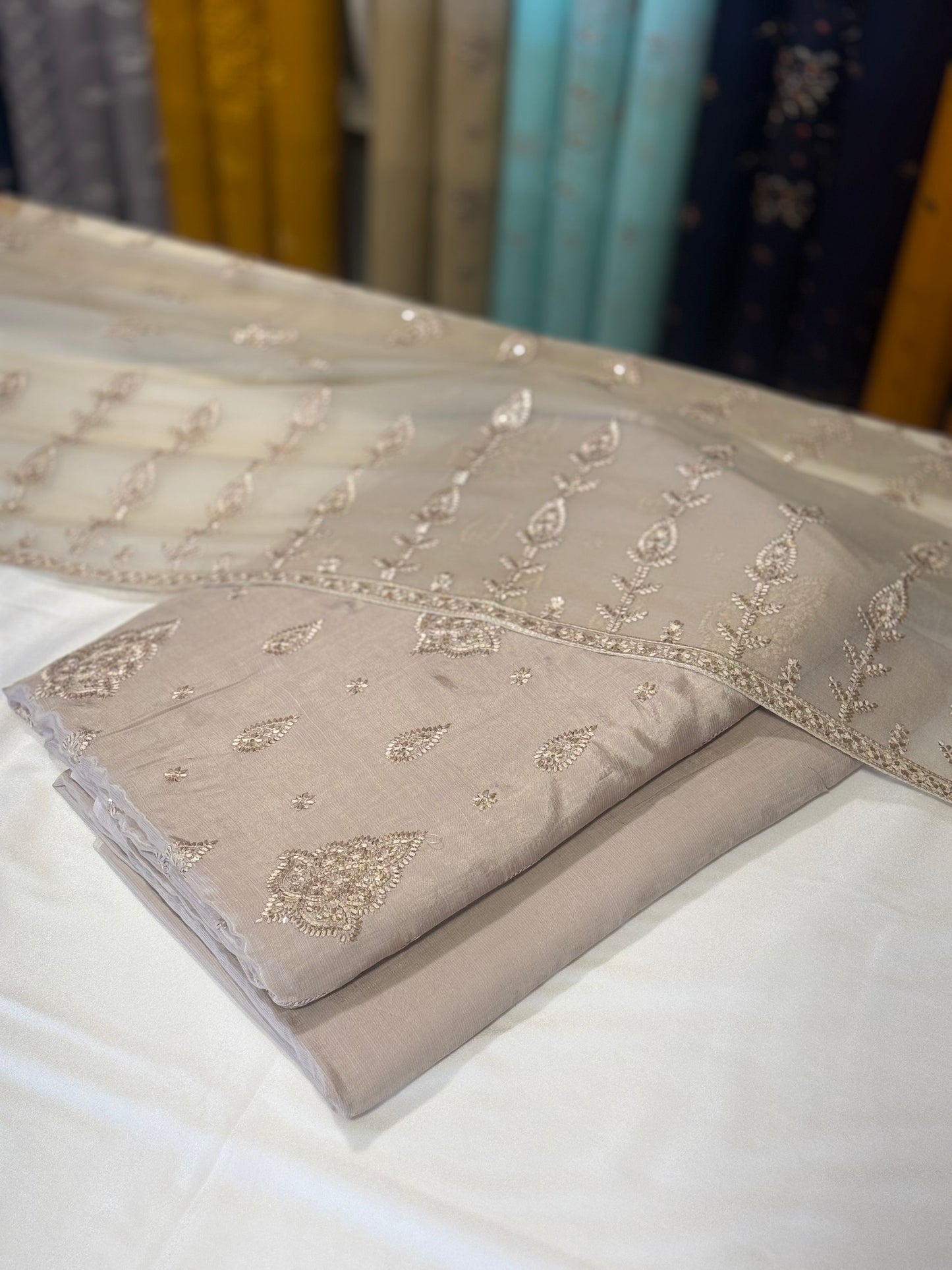 Row Silk 3Ps | Allover Light Buti