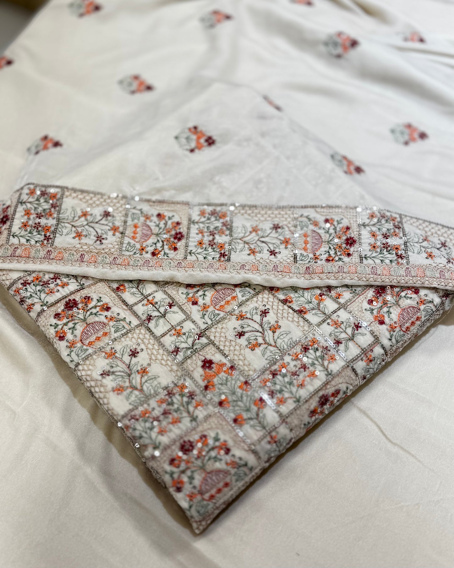 VELVET | Multi Light BRZ Gulaab