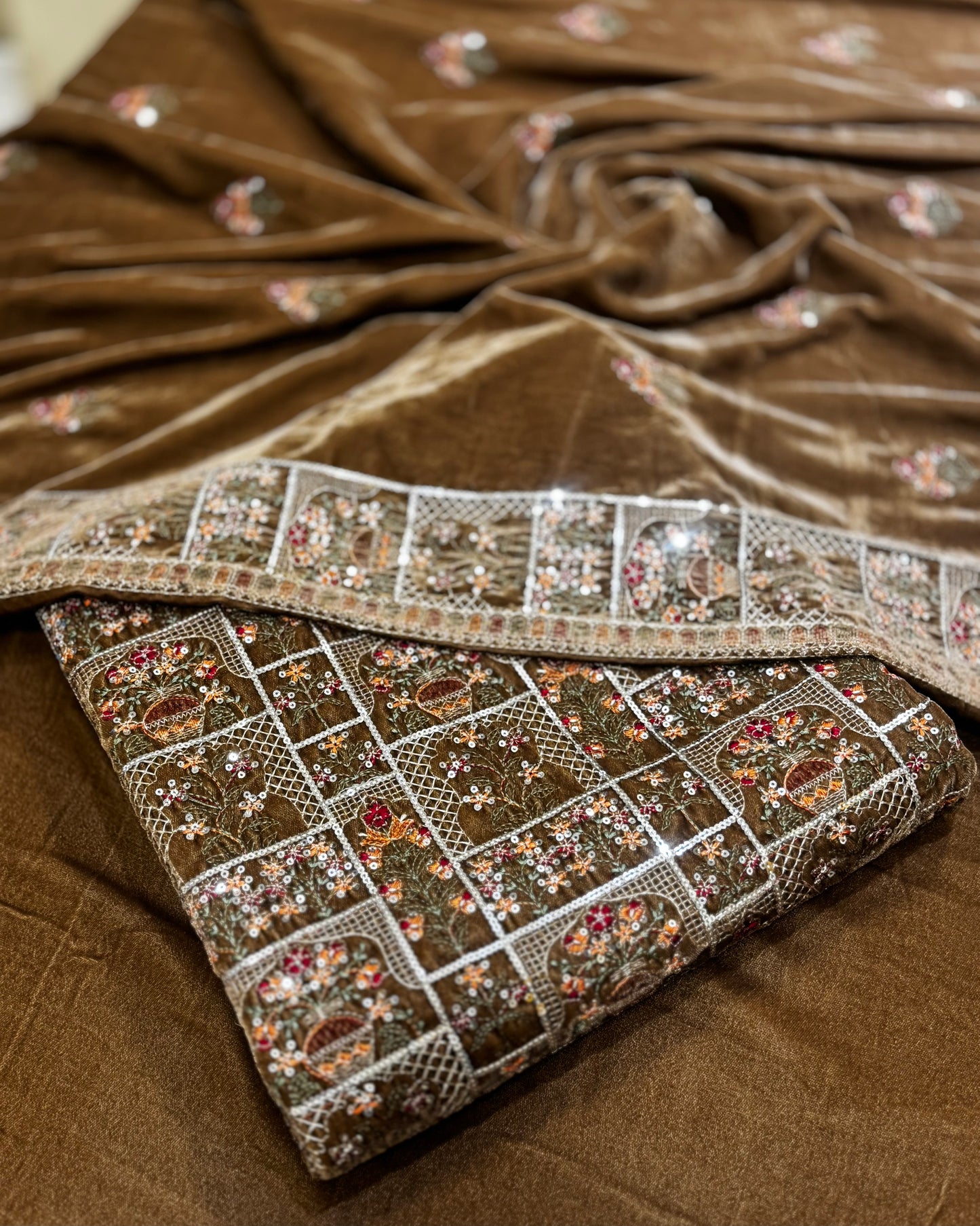 VELVET | Multi Light BRZ Gulaab